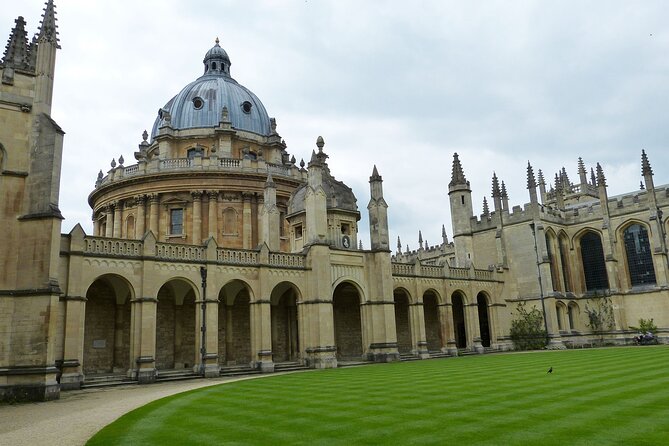 Transfer To or From London Heathrow Airport to Oxford - Meet-and-greet at Heathrow: where the driver will find you