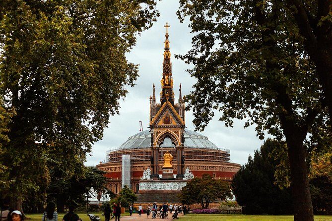 Treasures of London: The Royal Family Private Tour - The included tea or glass of wine: a small break with real value