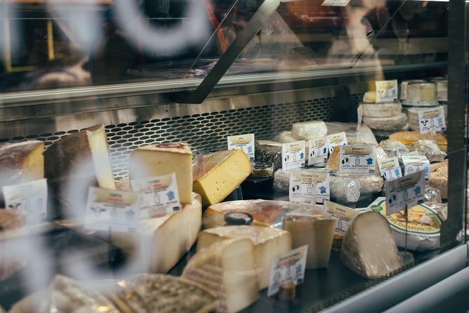 Ultimate London Cheese Crawl : Guided Food Tour - From Green Park to Mayfair: classic cheese starts the crawl strong