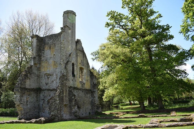 Undiscovered Cotswolds Private Tour - Stow-on-the-Wold Market Square: wool-town charm with room to browse