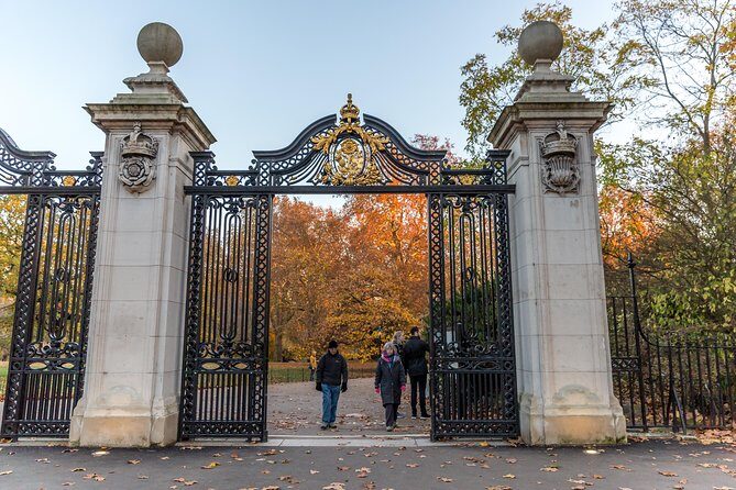 Unique London Walk: Secrets of Mayfair - Private Tour - St James’s Palace Area: Regency Retail Stories and a Mad Hatter Inspired Shop