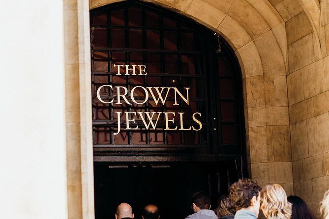 VIP Early Access Opening Ceremony Tower of London & River Cruise - Tower Walls, Edward I’s Bedroom, and the Tower Ravens