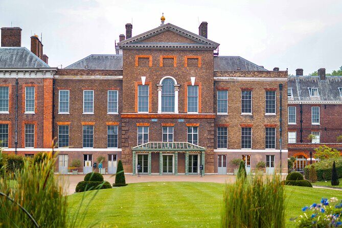 VIP Kensington Palace Gardens Tour & Royal Tea Crown Experience - First Stop: Meeting at Hyde Park and Getting Your Bearings Fast