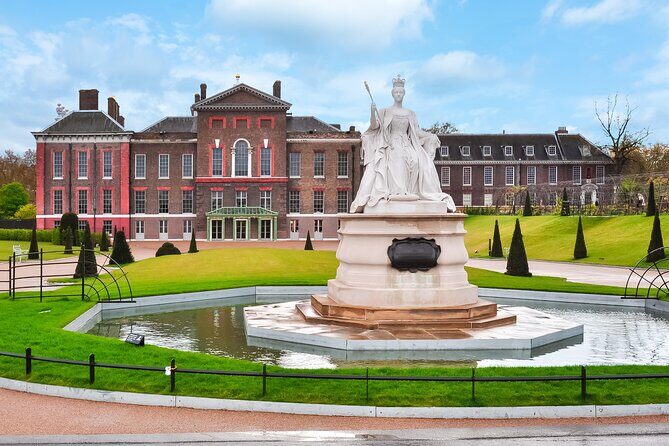 VIP Kensington Palace Gardens Tour & Royal Tea Crown Experience - Kensington Gardens and the Cradle Walk: Where the Diana Moment Fits In