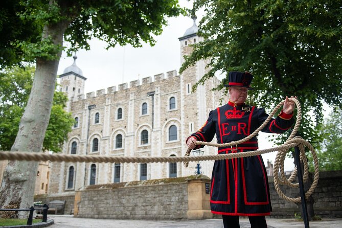 VIP Tower of London and Crown Jewels Tour with Private Beefeater Meet & Greet - The VIP Moment: Your Private Beefeater Meet-and-Greet