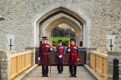 VIP Tower of London and Crown Jewels Tour with Private Beefeater Meet & Greet - Tower of London Highlights: White Tower, Ravens, Battlements, and Execution History