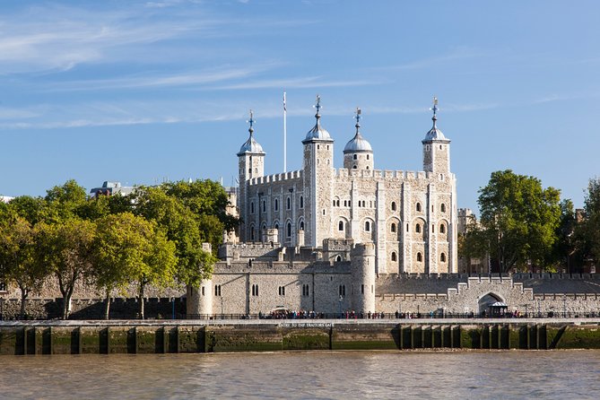 VIP Tower of London and Crown Jewels Tour with Private Beefeater Meet & Greet - Inside the White Tower and Armory: Royal Armouries and the Line of Kings
