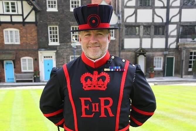 VIP Tower of London and Crown Jewels Tour with Private Beefeater Meet & Greet - Pace, Group Size, and What You’ll Actually Feel During the Walk