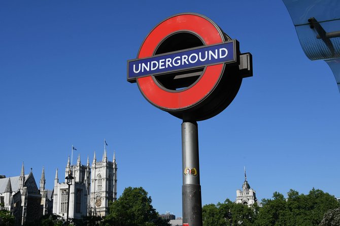 Visit Kew Gardens & 3 Hour Westminster Walking Tour - Trafalgar Square and Whitehall: Big Landmarks, Clean Focus