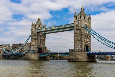 Walking Tour in London with Tower Bridge and St Pauls Cathedral - Tower of London Outside Stop: Royals, Prison Life, and Ravens