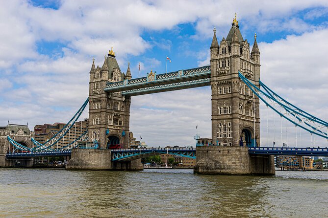 Walking Tour in London with Tower Bridge and St Pauls Cathedral - Tower of London Outside Stop: Royals, Prison Life, and Ravens