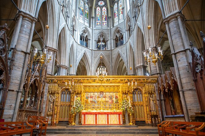Walking Tour of London Westminster Abbey, Big Ben, Buckingham - Stop 1: Churchill Statue and Parliament Square as Your History Starter