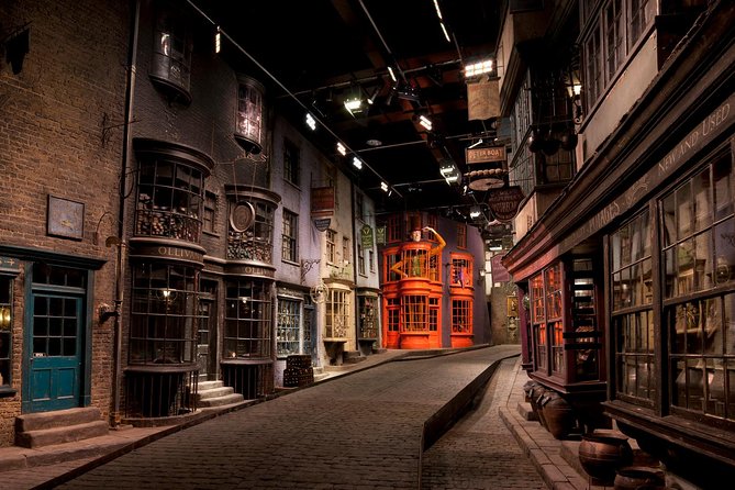 Warner Bros Studio Tour London - The Making of Harry Potter with Hotel Pick-up - Key things that make this tour work