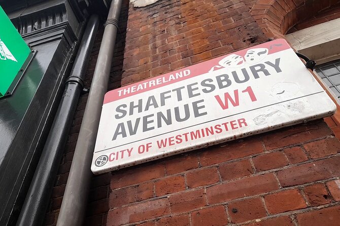 West End and South Bank Theatre Walking Tour in London - Starting at Oscar Wilde’s statue: how the walk sets you up