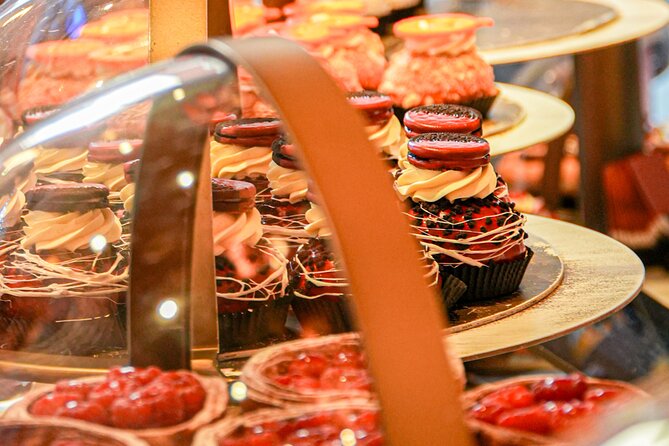 West End Donut Adventure Sweets and Sights in London - Trafalgar Square finish: history context plus an easy photo landing zone