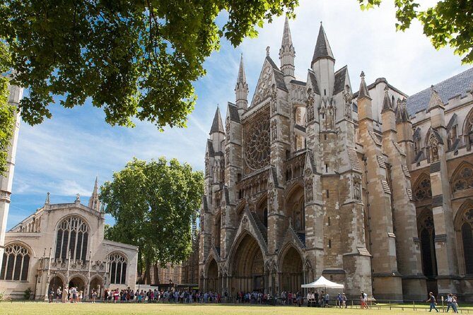 Westminster Abbey Priority Access & Big Ben, Buckingham Tour - Group size, pace, and what you should physically expect