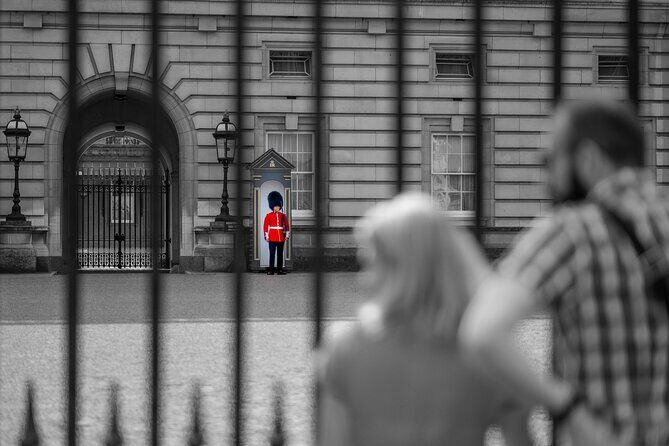 Westminster Small Group Guided Tour with Changing of the Guard - Covent Garden, Trafalgar Square, and the warm-up story