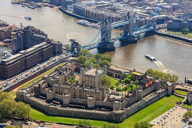 Westminster Walking Tour, River Cruise & Tower of London Entry - Buckingham Palace and the Royal Mall: timing the Guard (when it’s on)