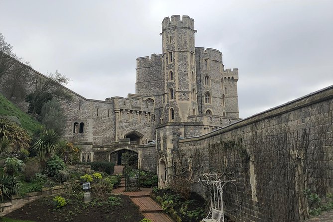 Windsor Castle and Eton College Private Car with Driver Guide - The smart security-and-meetup flow at Windsor