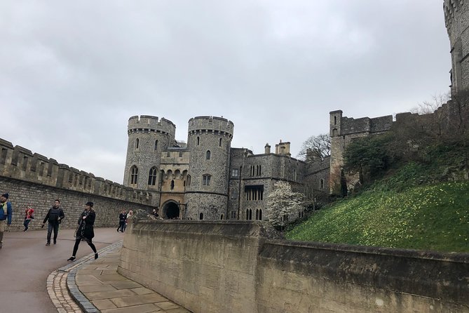 Windsor Castle and Hampton Court Private Car with Driver Guide - Why a private car day beats fighting London routes