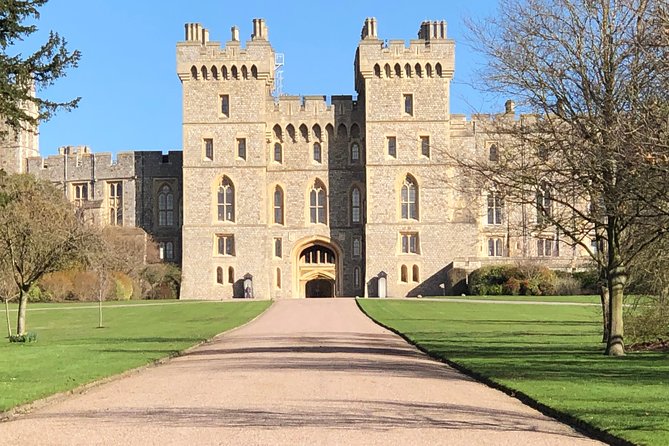 Windsor Castle and Hampton Court Private Car with Driver Guide - Hampton Court Palace: Henry VIII’s drama plus Christopher Wren’s Baroque palace