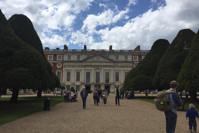 Windsor Castle and Hampton Court Private Car with Driver Guide - Smart timing: how a driver-guide helps you use your hours well