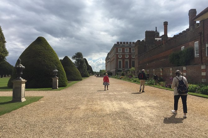 Windsor Castle and Hampton Court Private Car with Driver Guide - The one weakness to plan around: lunch and meeting friction
