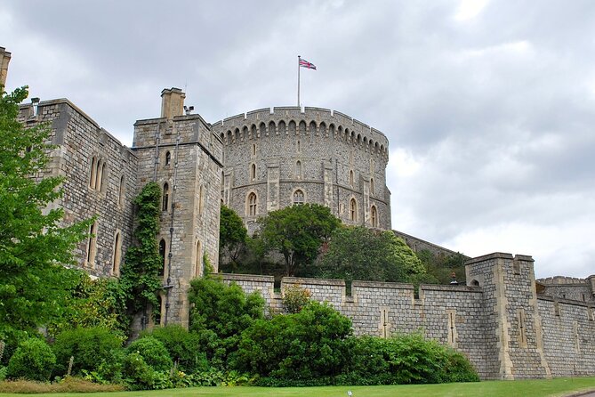 Windsor Castle, Bath and Stonehenge Tour - Roman Baths: the hot spring focus, Pump Room time, and the torch-lighting detail