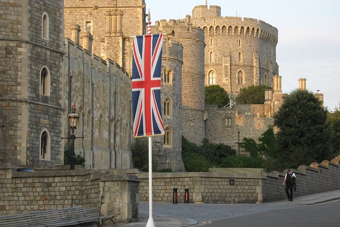 Windsor Castle & Hampton Court Palace, Private Tour Including entry pass - Private transport value: what you gain in London traffic