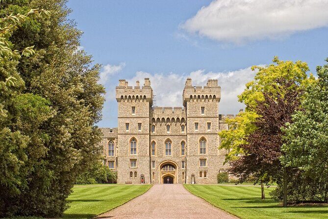 Windsor Castle Private Tour in Executive Vehicle With Admission - Key Points Before You Go