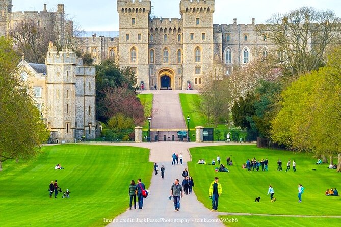 Windsor Castle & St George's Chapel Private 3-hour Walking Tour - Start in Windsor, not at the castle gate