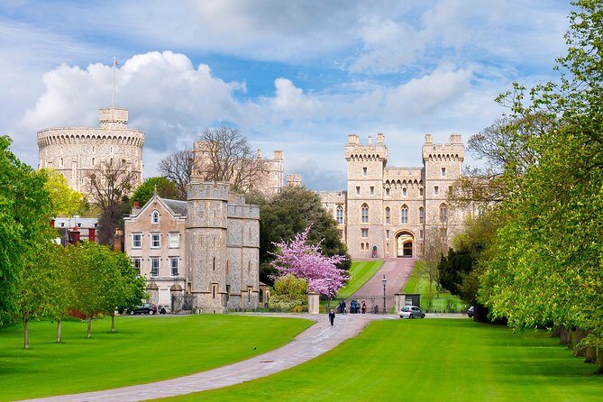 Windsor Castle, Stonehenge and Oxford Day Guided Tour from London - Start Early at Bulleid Way: What Your Morning Really Looks Like