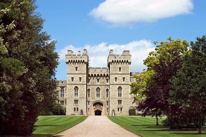 Windsor Castle, Stonehenge, and Oxford Day Trip from London - Getting West: The Coach Day Plan from Victoria