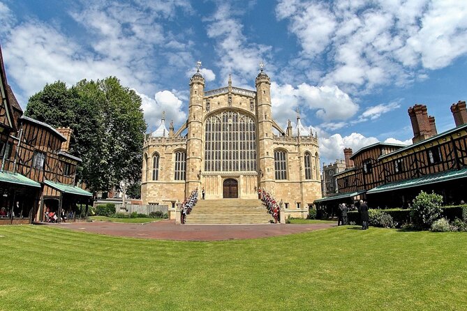 Windsor Castle, Stonehenge & Oxford Private Car Tour from London - Oxford walking tour: colleges, cobblestones, and architectural time travel