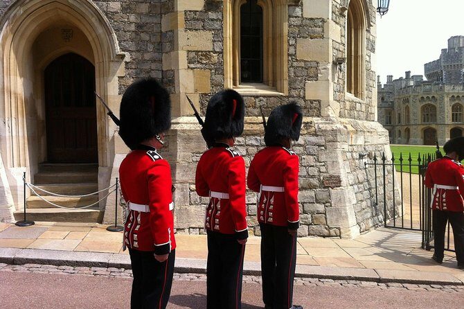 Windsor Day Trip from London with a Local: Private & 100% Personalized - A local pub stop with a pint and a proper English meal
