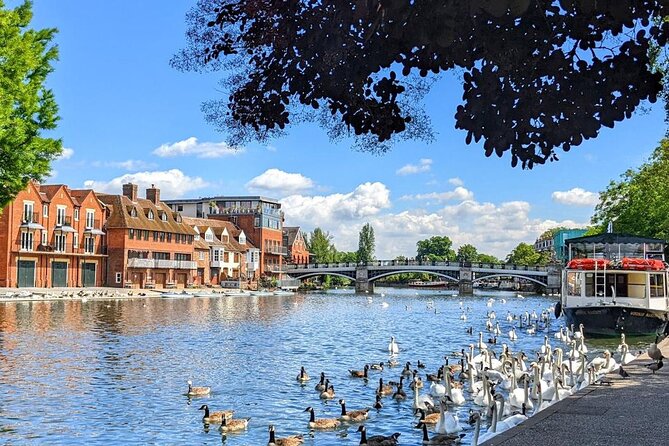 Windsor: Self Guided Walking Tour & Interactive Treasure Hunt - Ghost Stories and the Freedom to Pause