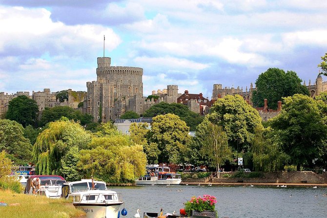 Windsor, Stonehenge and Bath Day Trip from London Spanish - Windsor Castle: State Apartments, St George’s Chapel, and the security check