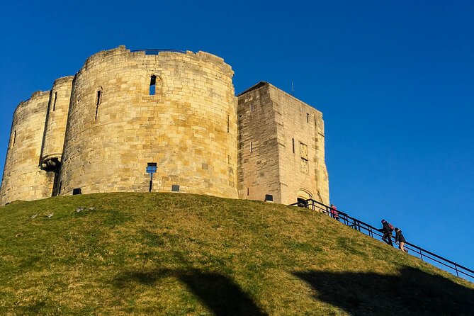 York 3-Hour Photography Walking Tour - Merchant Adventurers’ Hall and a snickleway shortcut