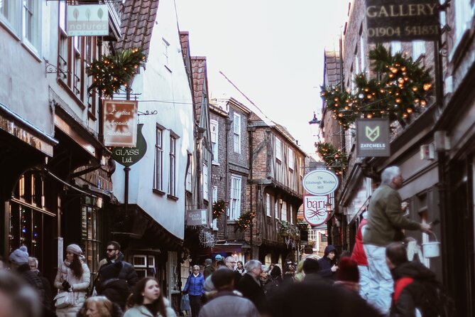 York Tour App, Hidden Gems Game and Big Britain Quiz (1 Day Pass) UK - Family-Friendly York Team Play (One Ticket, Up to 10 People)